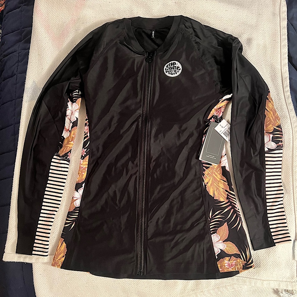BRAND NEW WITH TAGS! 🌊 ROXY RASHGUARD TOP 🏄🏽‍♀️ ZIP UP Long sleeve sz 12